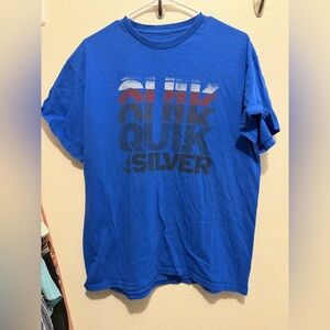 Vintage Quiksilver Men's Blue and Red Logo Tee